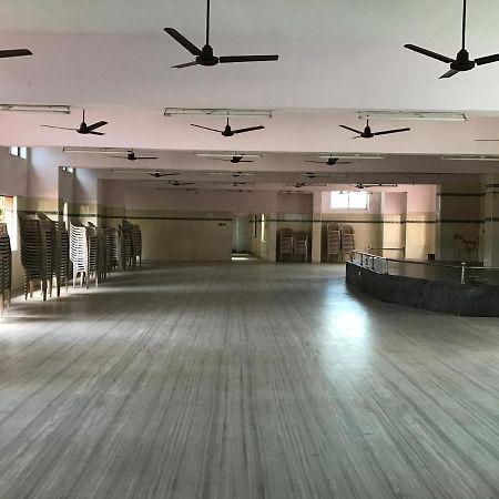 Sr Mahal & Lodge Kumbakonam Esterno foto