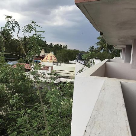 Sr Mahal & Lodge Kumbakonam Esterno foto