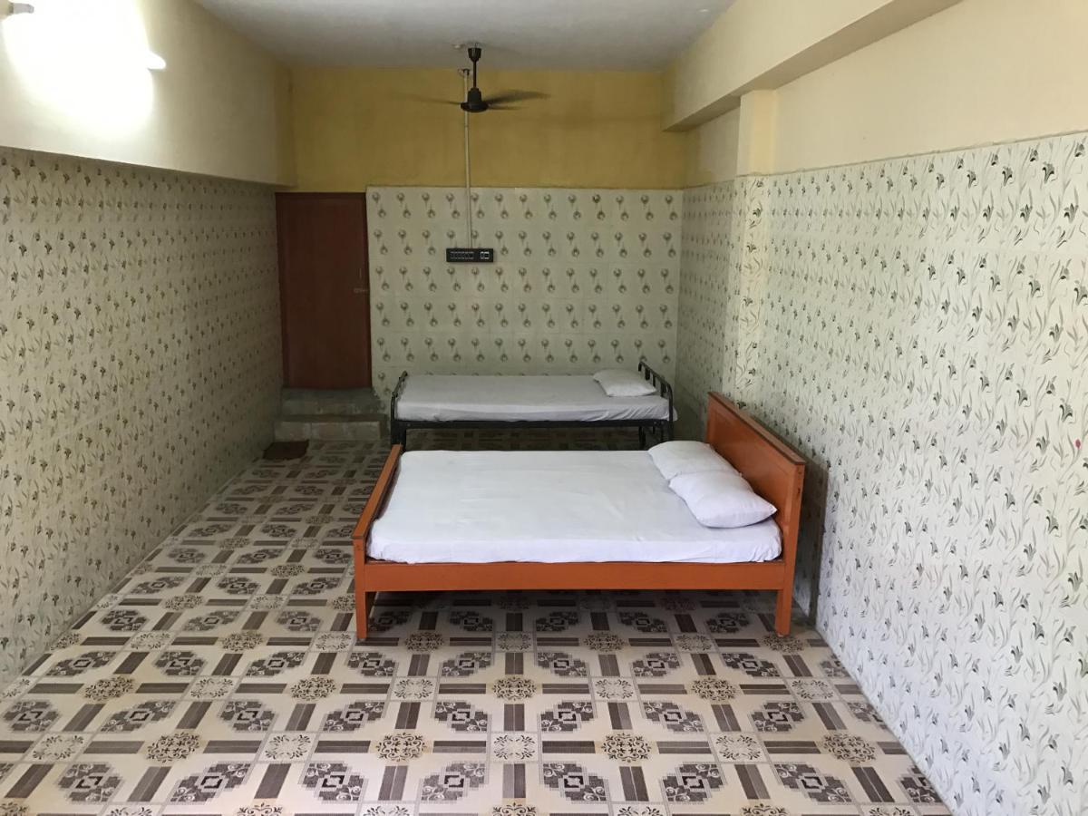 Sr Mahal & Lodge Kumbakonam Esterno foto